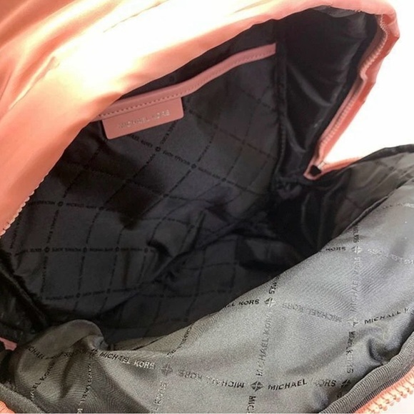 NWT Michael Kors Rae Medium Quilted Nylon Peach Backpack 35F1U5RB2C
Dust Bag - Picture 12 of 12